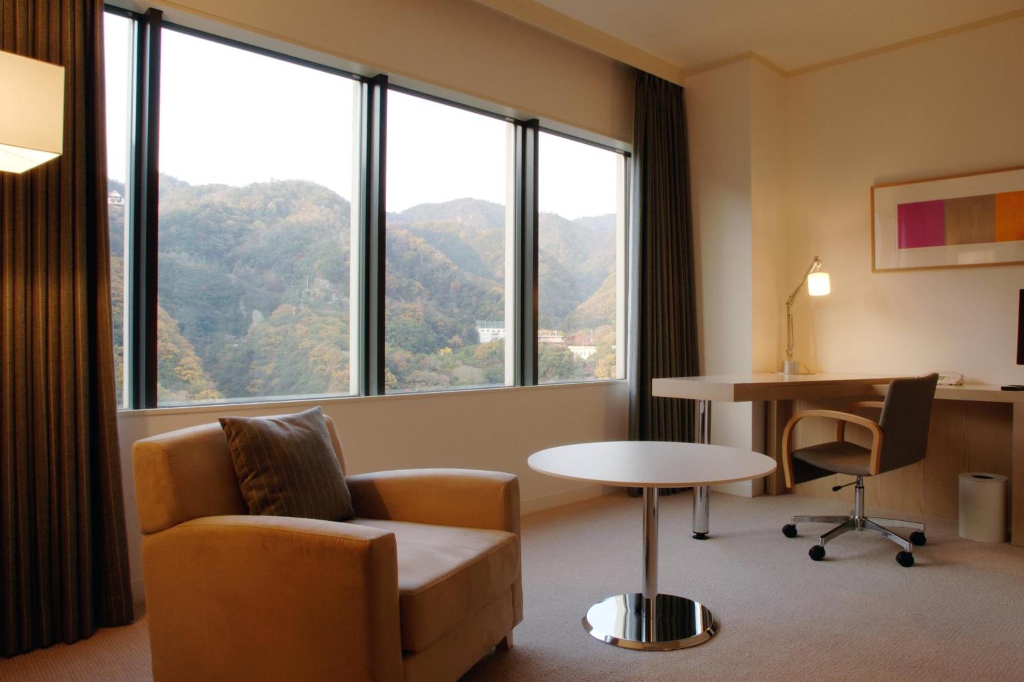 Ana Crowne Plaza Kobe By Ihg Hotel Luaran gambar A room at the hotel