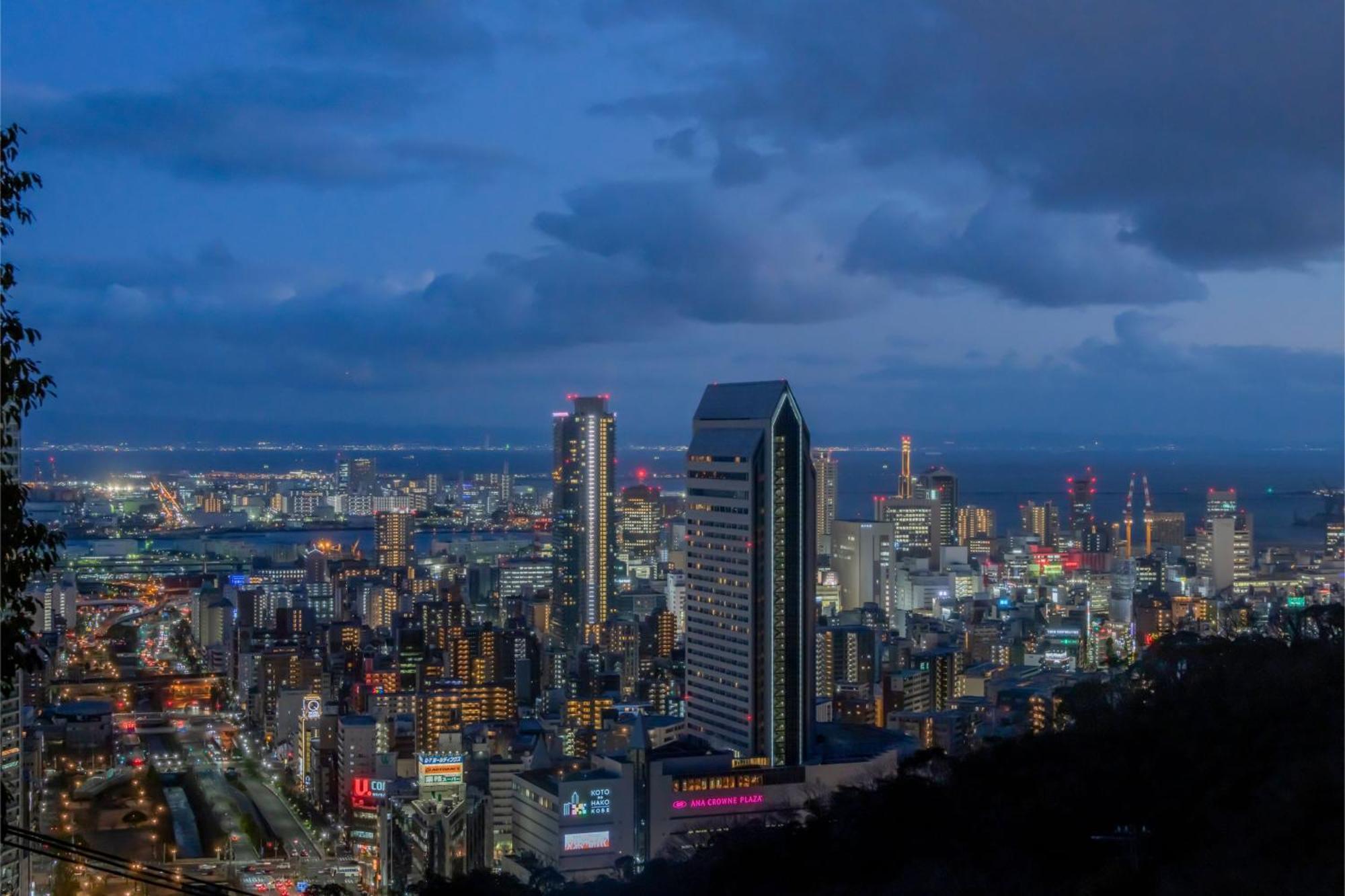 Ana Crowne Plaza Kobe By Ihg Hotel Luaran gambar View of the CBD at night