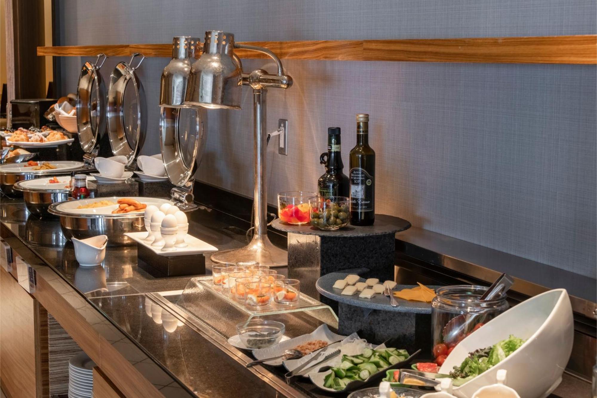 Ana Crowne Plaza Kobe By Ihg Hotel Luaran gambar A salad bar