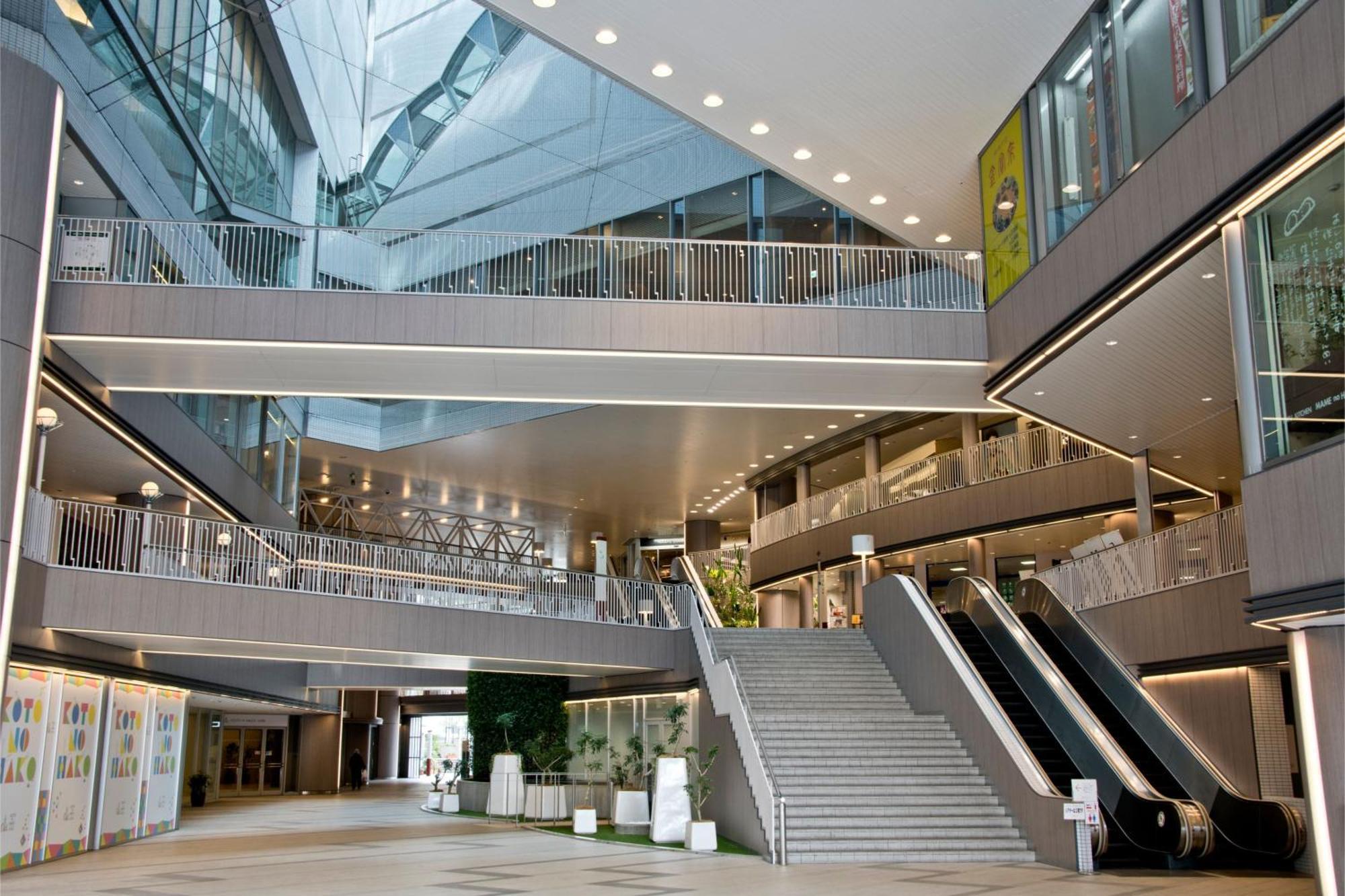 Ana Crowne Plaza Kobe By Ihg Hotel Luaran gambar Interior of the library